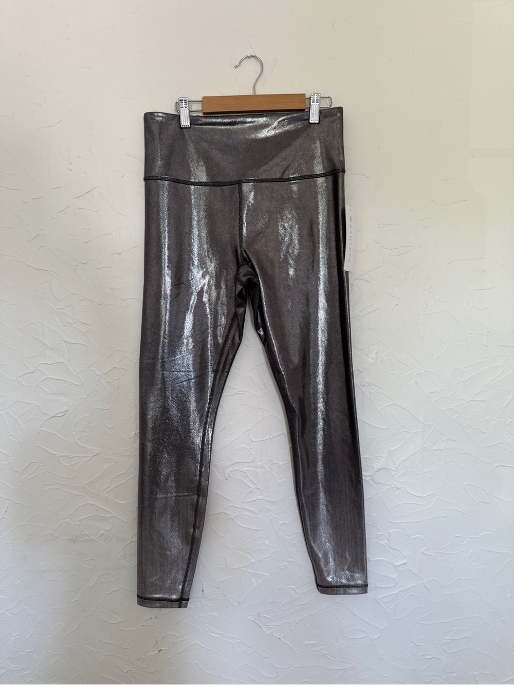 NWT Athleta Elation Shine Tight Leggings. Womens size M